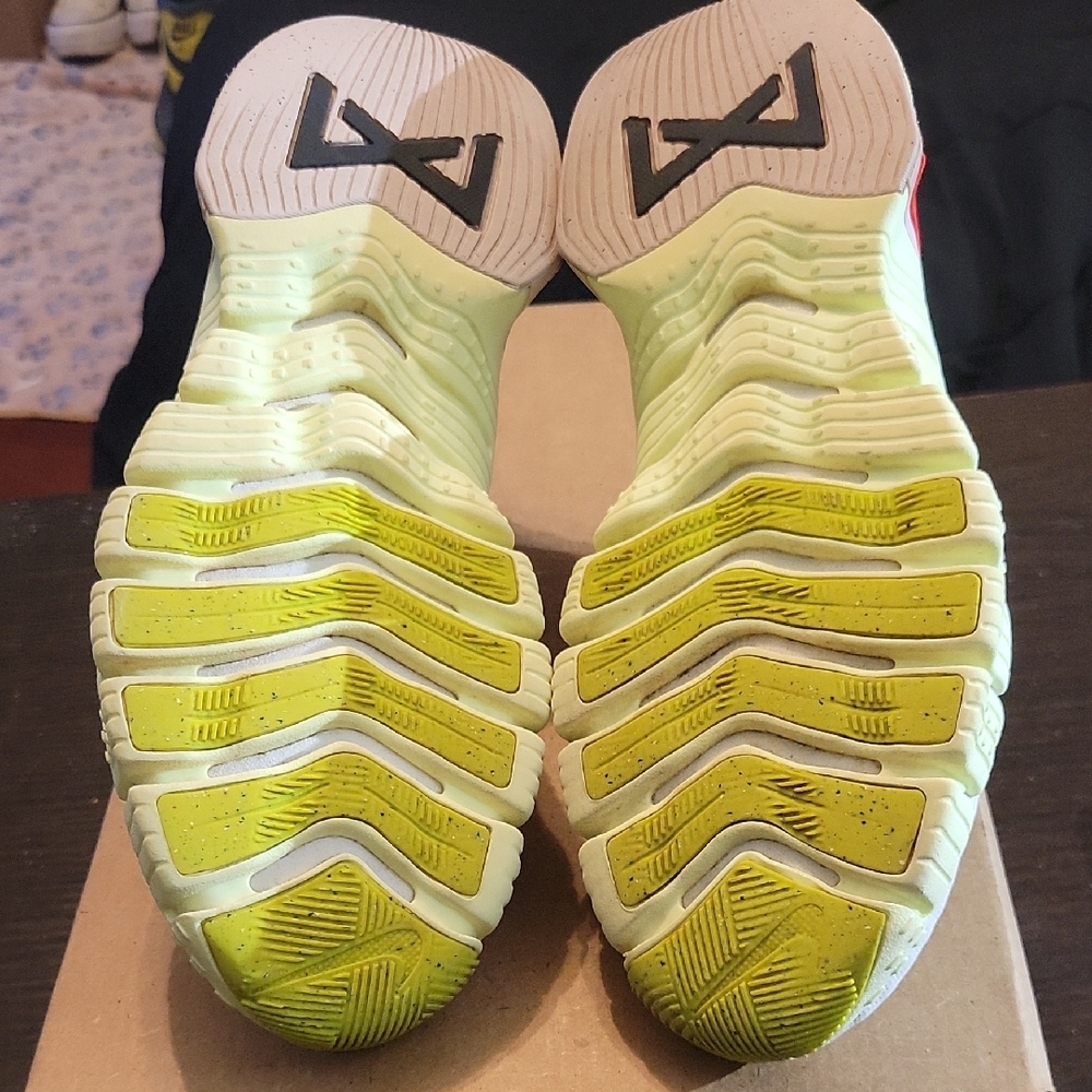 Nike Free Metcon 5 Barely Volt Pink Foam (Womens) Womens 8 EUC - Picture 9 of 11